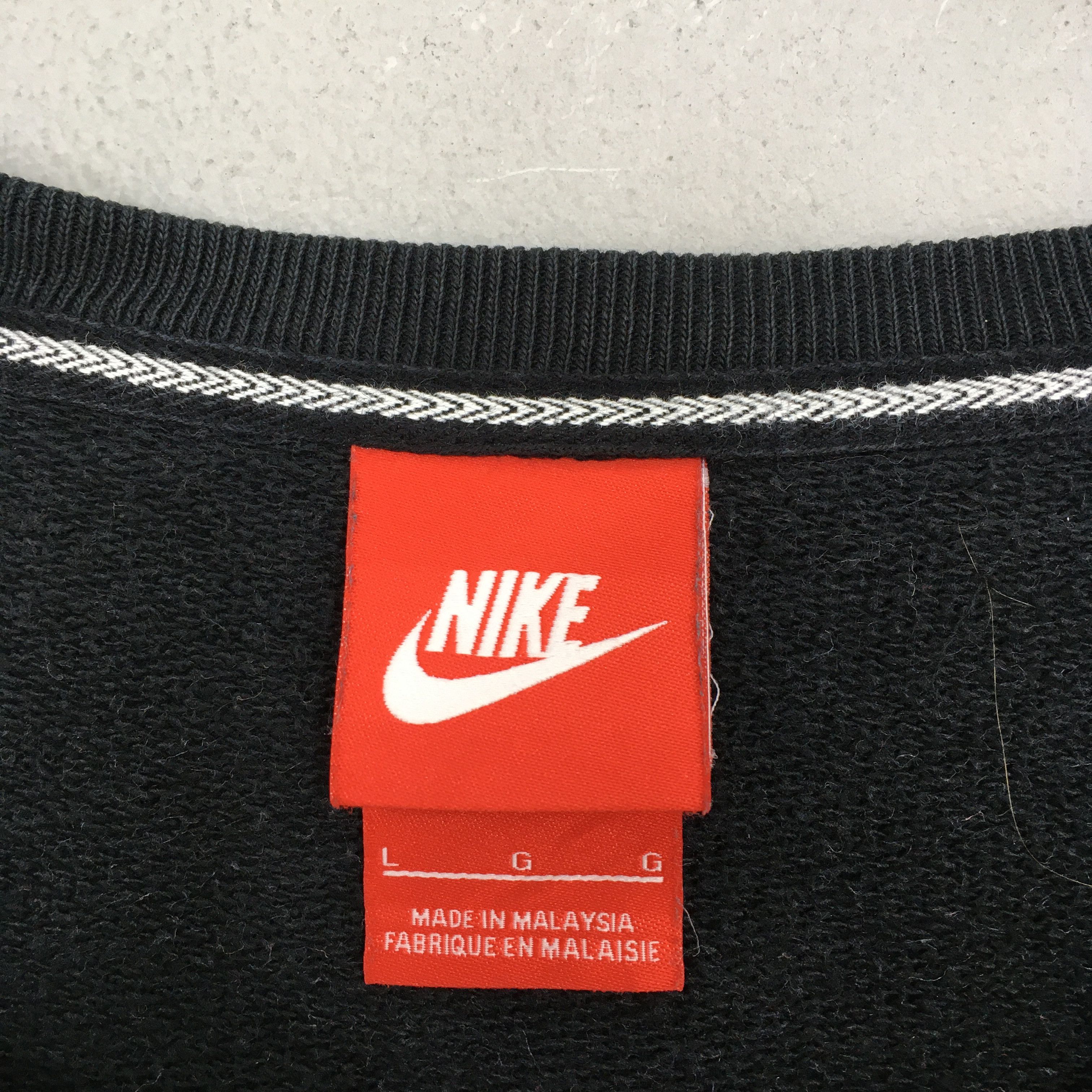 Nike Vintage Y2K Nike Swoosh Black Sweatshirt Large Size US L / EU 52-54 / 3 - 4 Thumbnail