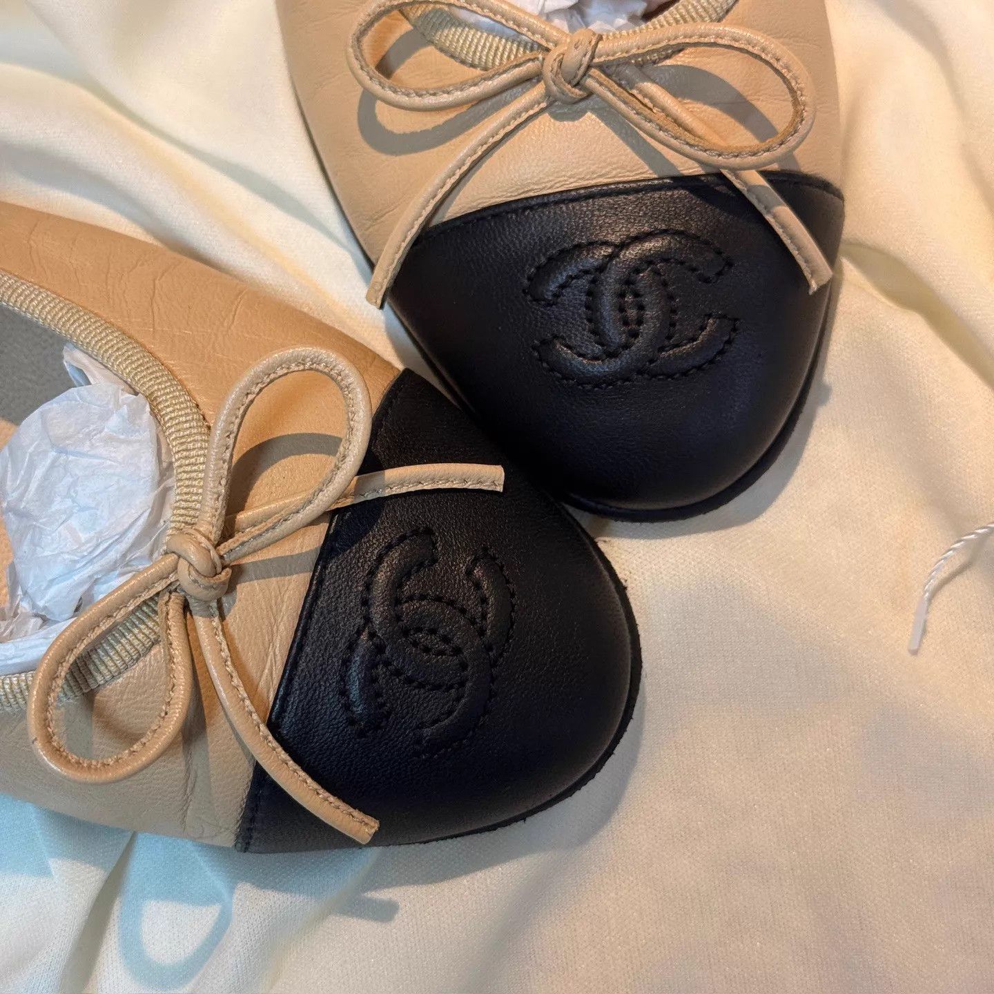 Chanel CHANEL Milk Tea Two-Tone Bow CC Ballet Flats 36.5 95 New Size US 6 / IT 36 - 8 Thumbnail