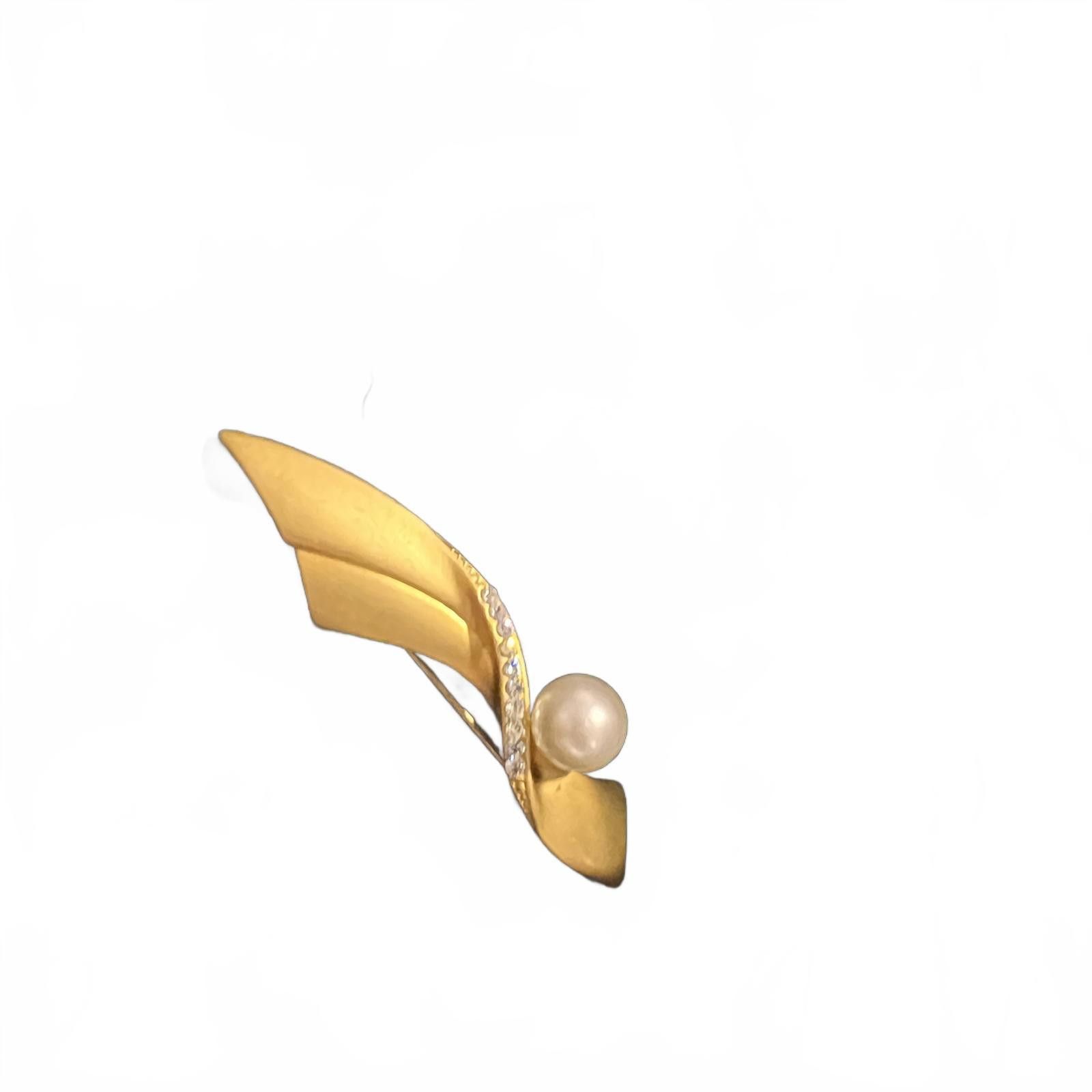 The Unbranded Brand Elegant Gold Tone Brooch with Pearl Accent Size ONE SIZE - 2 Thumbnail