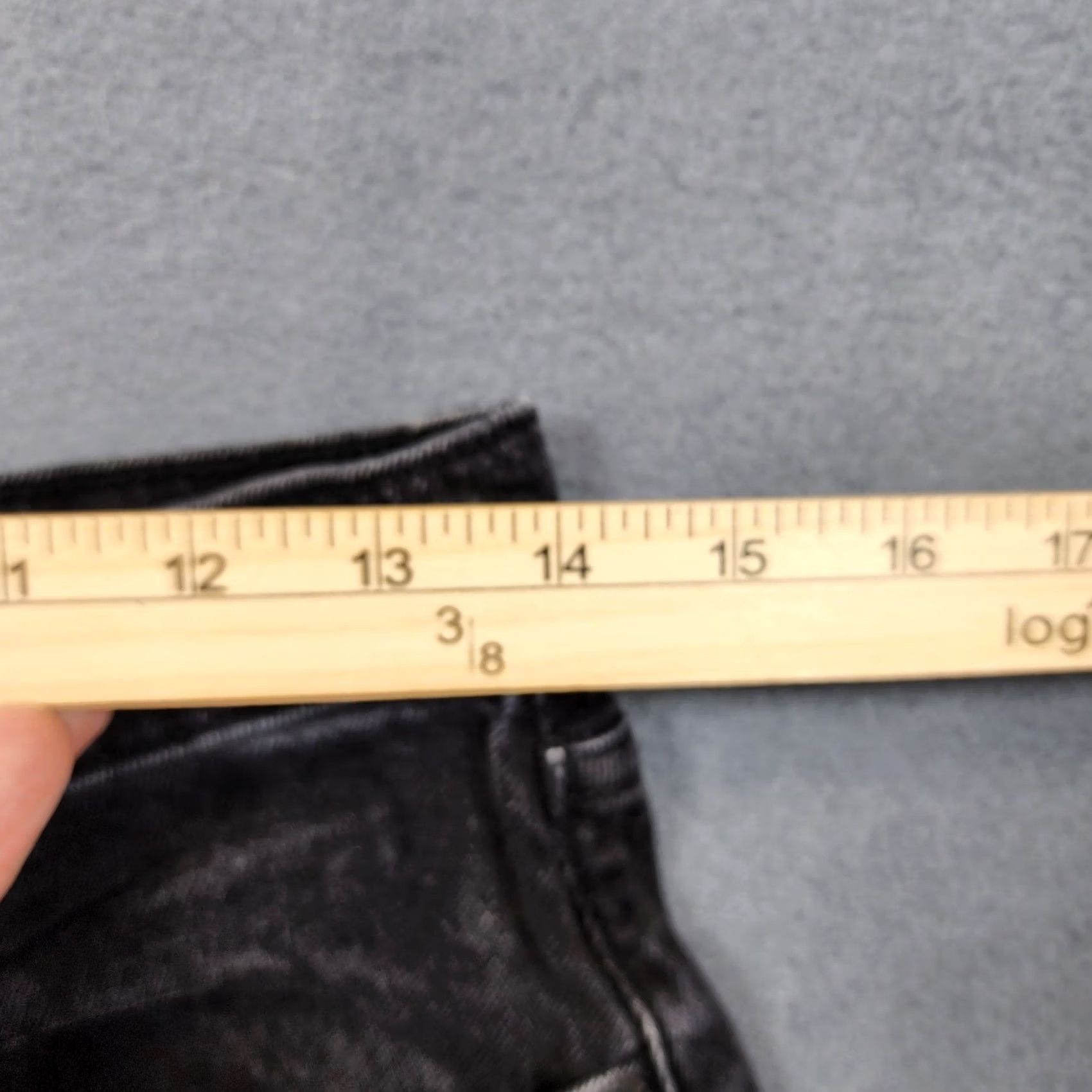 Abercrombie & Fitch Abercrombie & Fitch Short Curve Love High Rise Mom Size 6 Black Denim 2" Inseam Womens Size 28" / US 6 / IT 42 - 4 Thumbnail