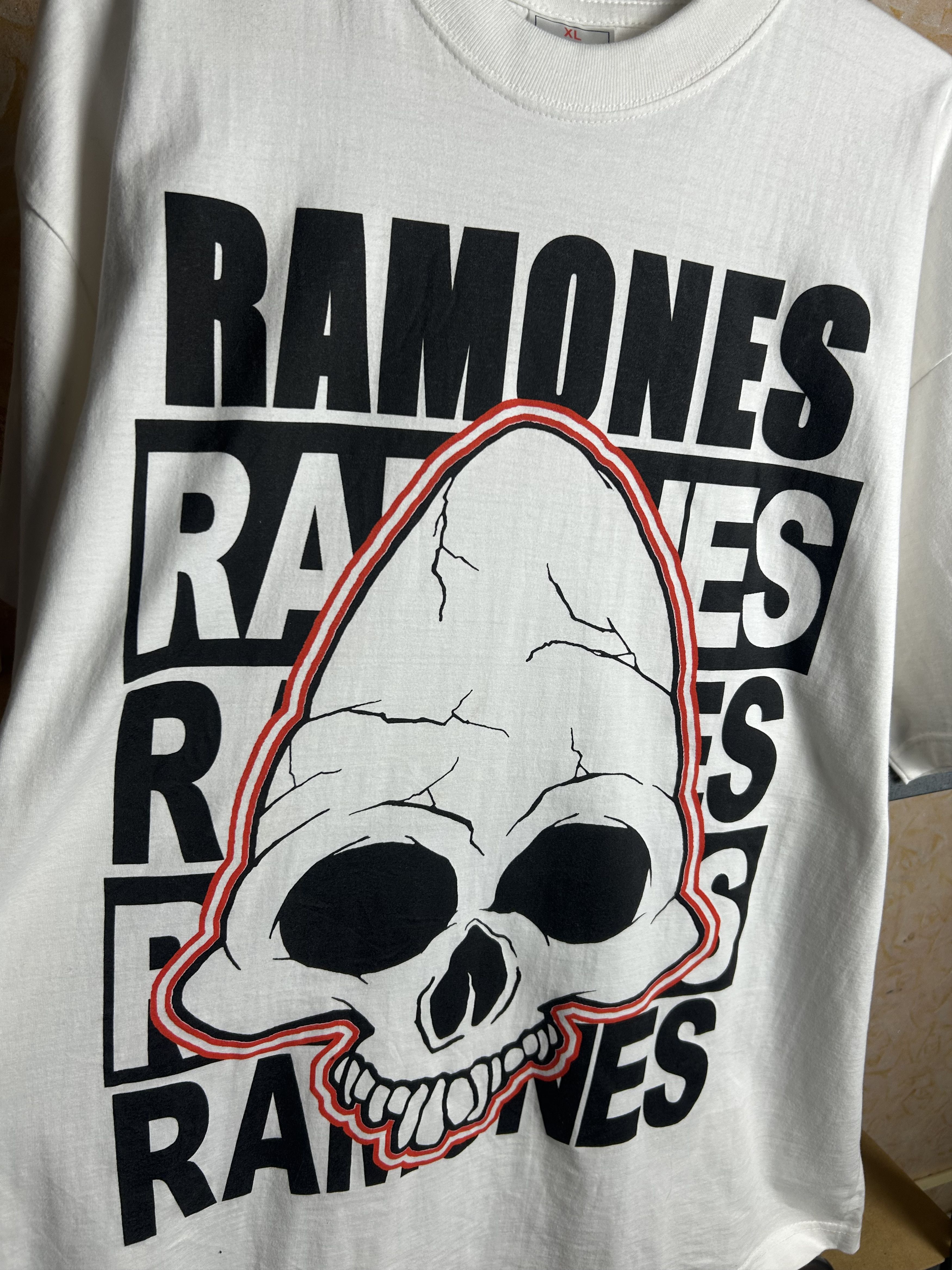 Band Tees Vintage 90s Ramones Punk Rock Band T-shirt Size US XL / EU 56 / 4 - 2 Thumbnail