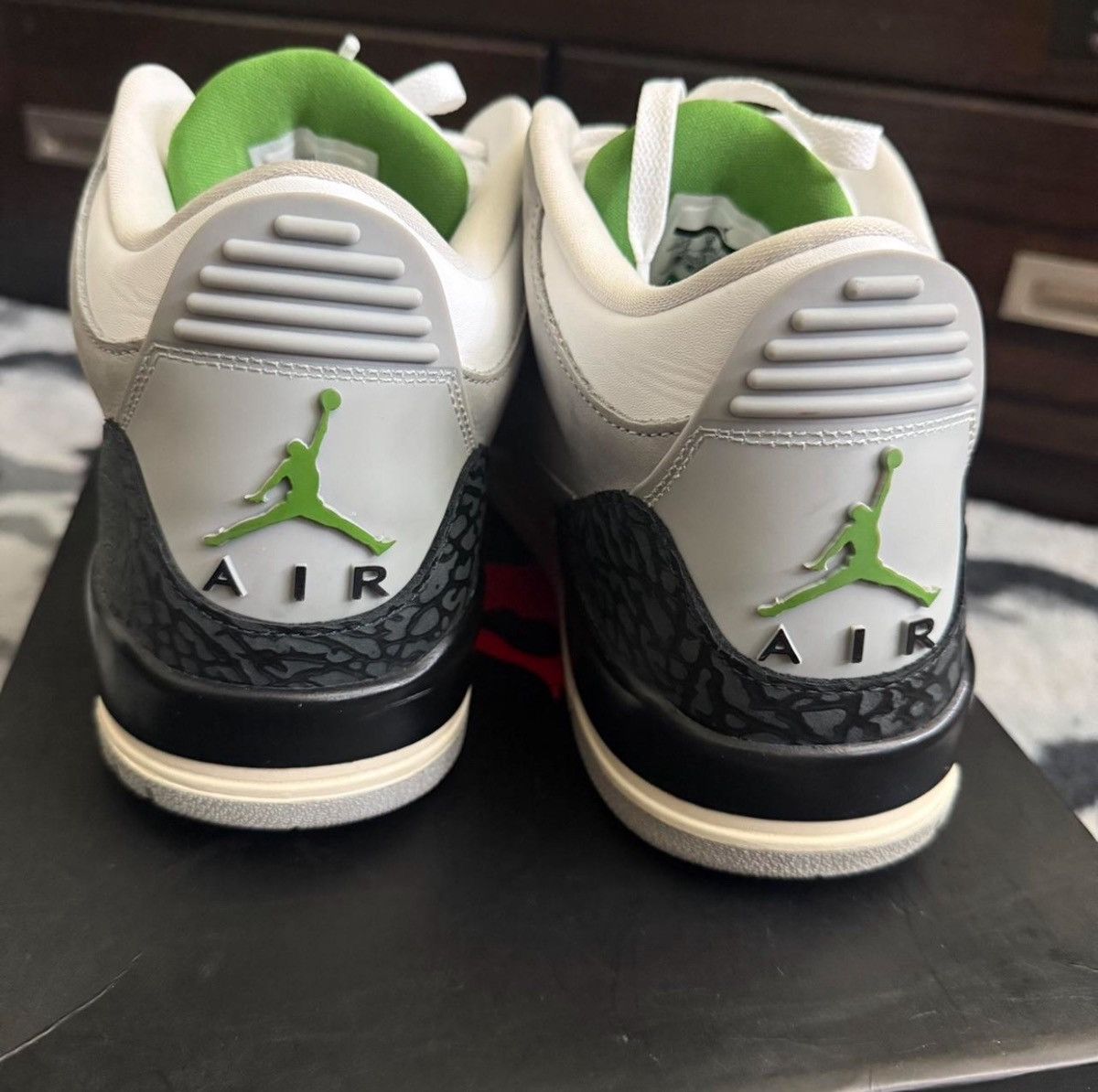 Jordan Brand Air Jordan 3s chlorophyll Size US 11 / EU 44 - 2 Thumbnail