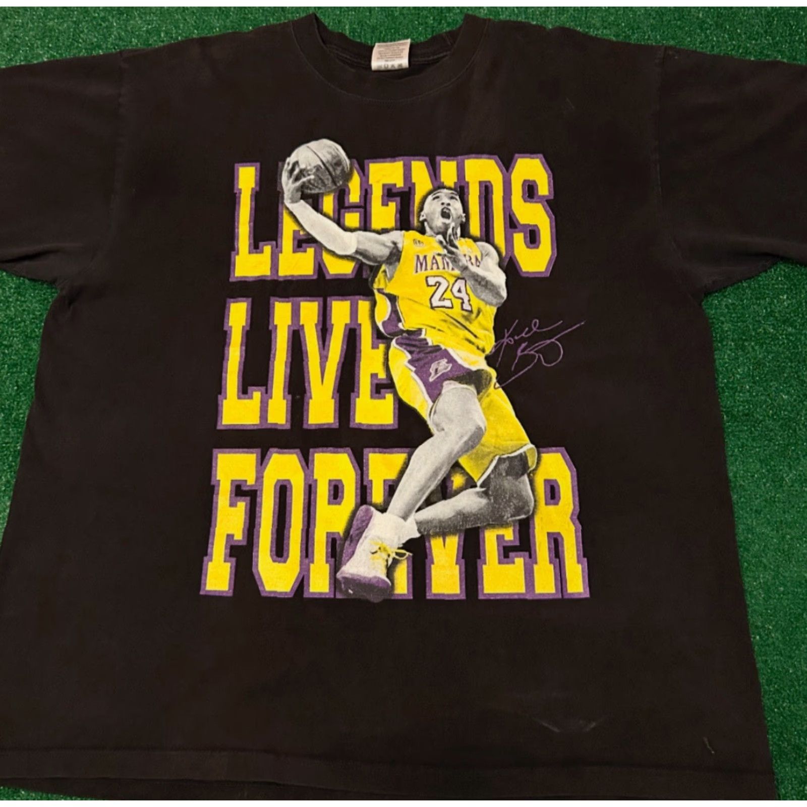 Vintage VINTAGE 90s Y2K Kobe Bryant Lakers Legends Live Forever VTG Shirt Mens XXL Black Short Sleeve Shirt Mens XXL 90s Sports USA Hip Hop Kobe Bryant Lakers Size US XXL / EU 58 / 5 - 4 Thumbnail