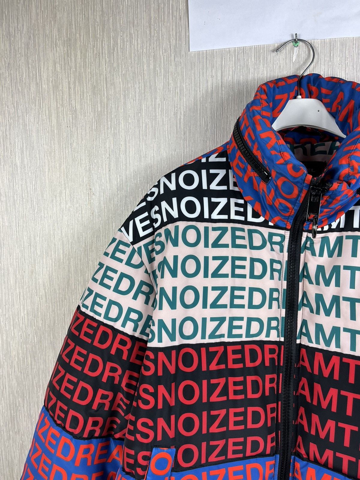 Diesel Diesel puffer boxy oversized down jacket full print words Size US S / EU 44-46 / 1 - 4 Thumbnail