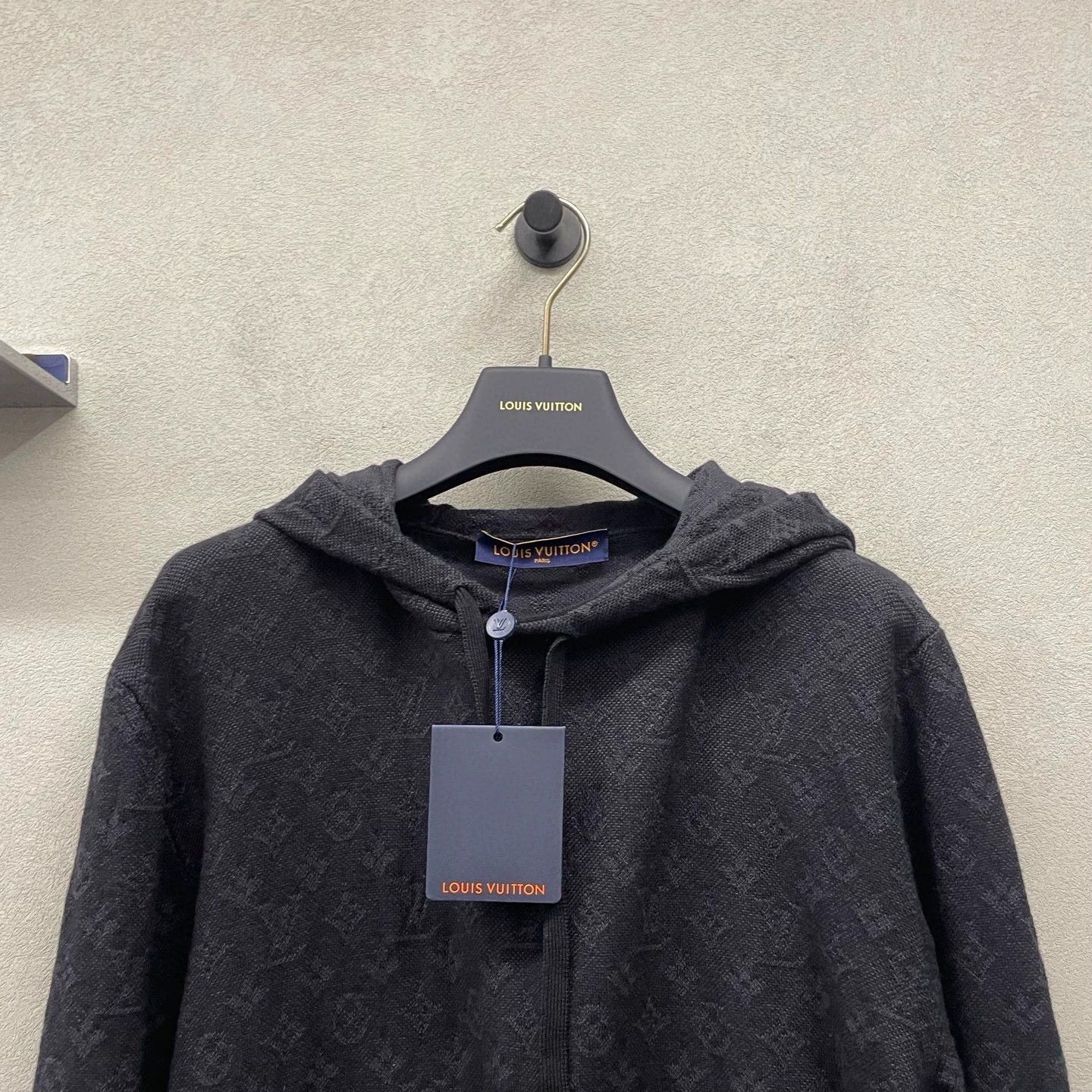 Louis Vuitton black logo embossed long sleeve hoodie Size US M / EU 48-50 / 2 - 4 Thumbnail