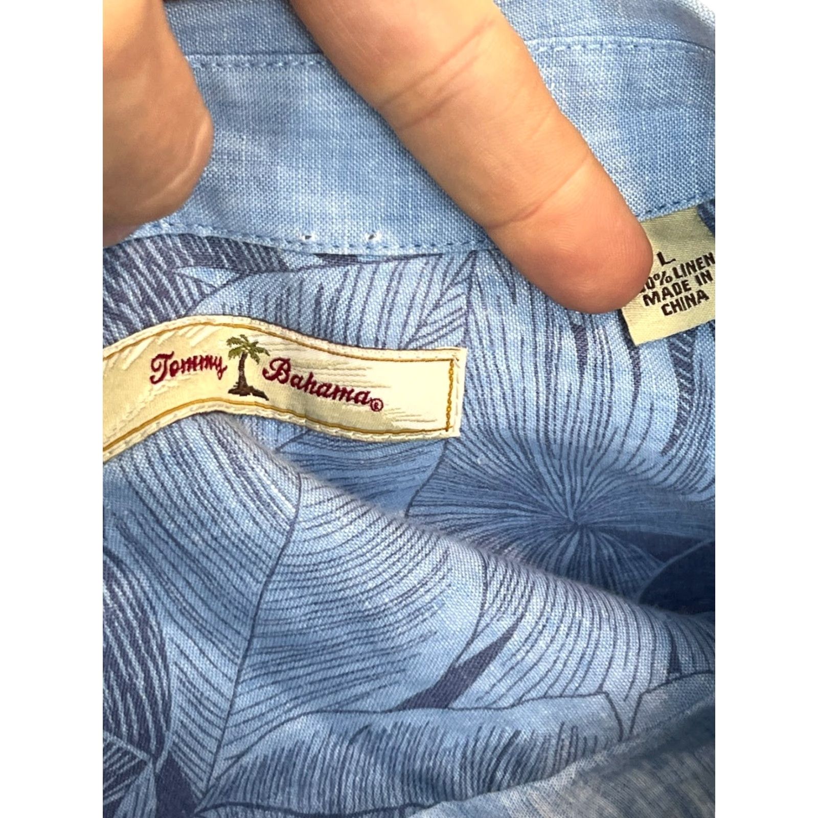 Tommy Bahama Tommy Bahama Large Blue Linen Camp Shirt Hawaiian Wood Button Logo Relaxed EUC Shirt Mens L Blue Linen Camp Shirt Logo Relaxed EUC Size US L / EU 52-54 / 3 - 8 Thumbnail