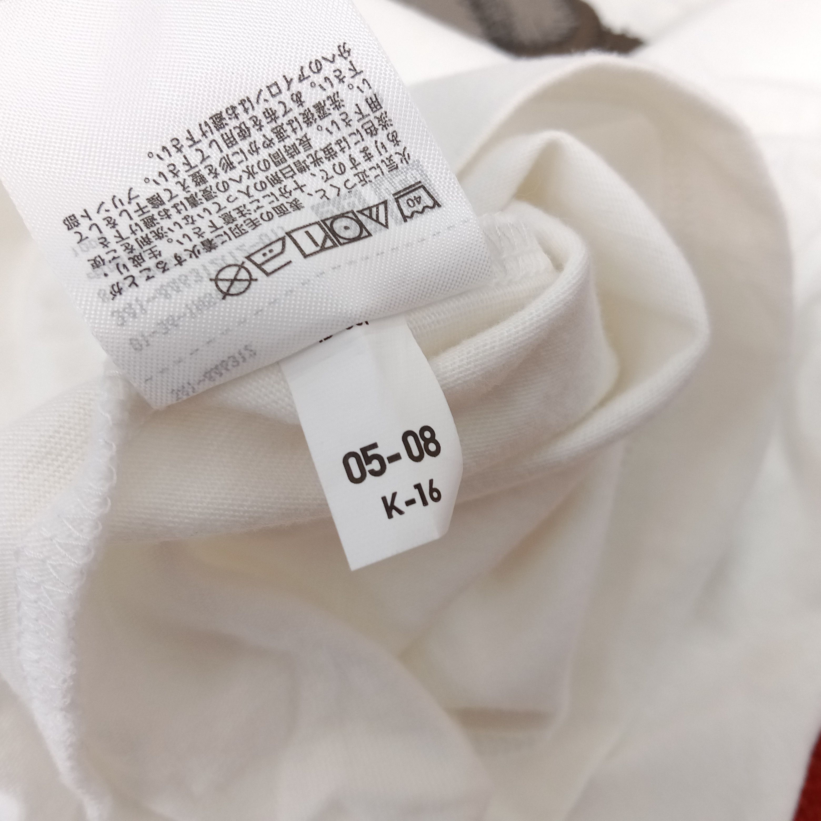 Japanese Brand × Kaws × Uniqlo Kaws X Uniqlo Japanese Brand Streetwear Logo Design Tshirt Size US L / EU 52-54 / 3 - 9 Thumbnail