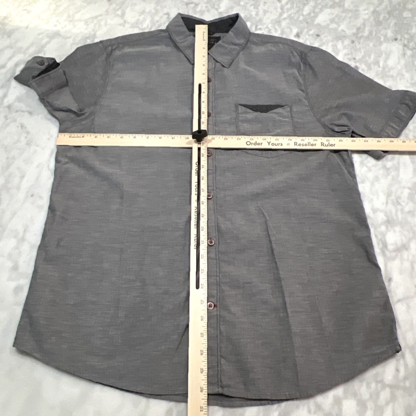 Guess VINTAGE Guess Men’s XL Gray Button-Up Short Sleeve Shirt 90s, Travel, Casual Mens Regular Classic Button Up Shirt Size US XL / EU 56 / 4 - 6 Thumbnail
