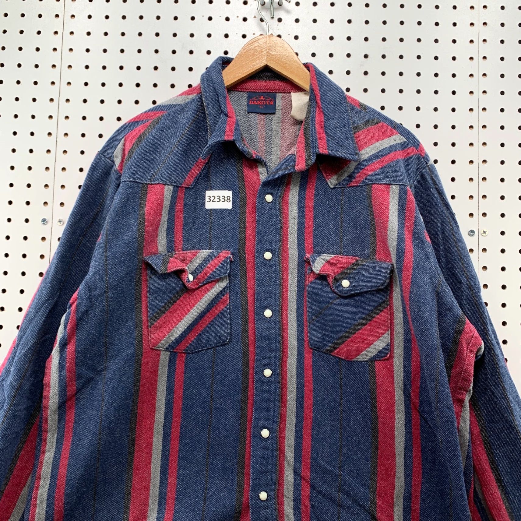 BB Dakota VINTAGE Dakota Five Brothers Snap Western Shirt Mens XL Blue Red Striped Made USA 24x29 Western Men's XL Blue Red Stripe 90s style Size US XL / EU 56 / 4 - 5 Thumbnail