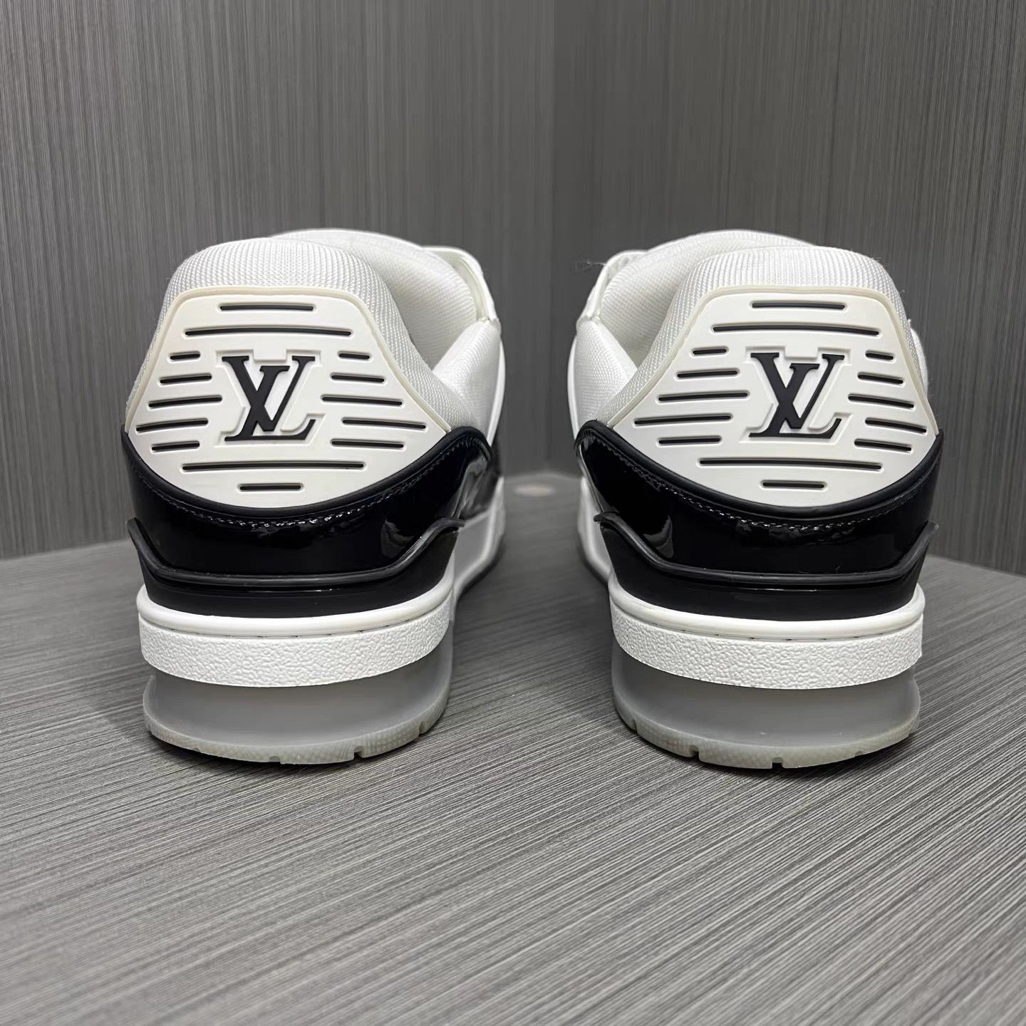 Louis Vuitton Louis Vuitton Trainer Embossed Patent Black White K15 Size US 8 / EU 41 - 3 Thumbnail