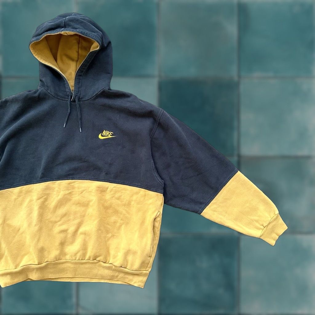 Nike VINTAGE Nike Sweatshirt Pullover Men Large Black Solid Graphic 80s 90s Size US L / EU 52-54 / 3 - 1 Thumbnail