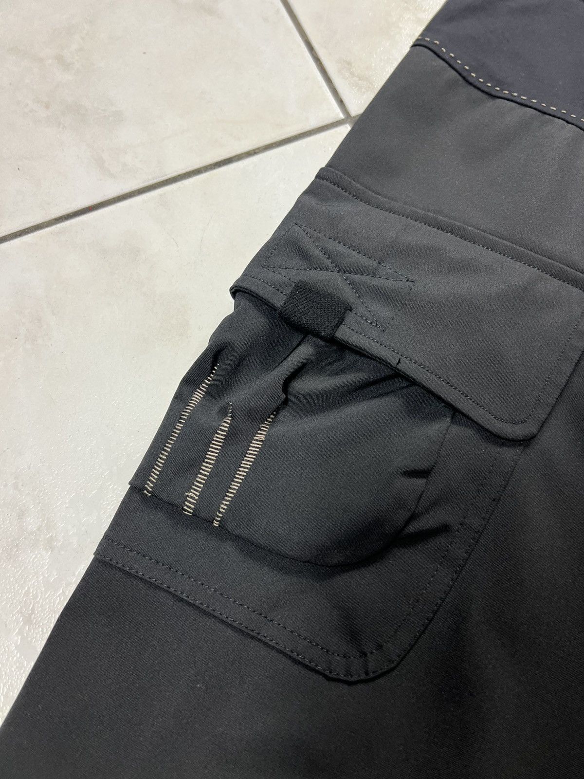 Marithe + Francois Girbaud Marithe + Francois Girbaud nylon y2k cargo pocket zip pants Size 27" / US 4 / IT 40 - 11 Thumbnail