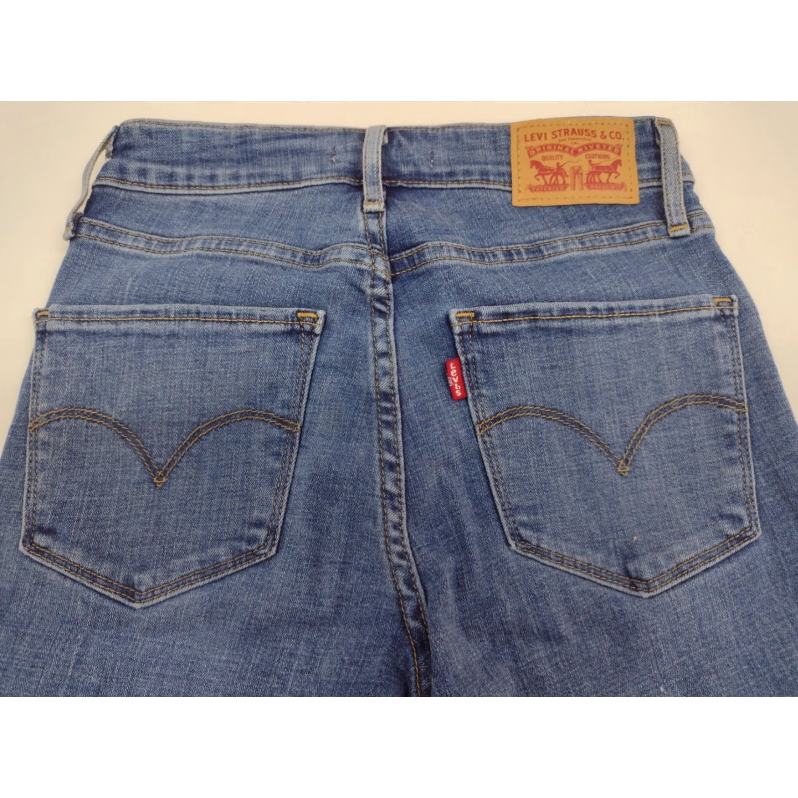 Levi's Levi's Women's Premium 721 High-Rise Skinny Jeans Distressed 24 Blue Denim Stretch Pockets Zipper Button 31" Inseam Regular Women Mens? Size 42" / US 20 - 8 Thumbnail