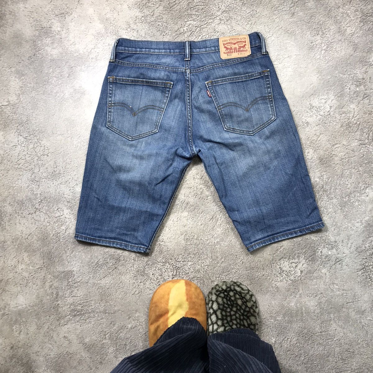 Vintage Vintage Levis Sun Faded Denim Shorts Y2K Streetwear Logo 31 Size US 31 - 1 Thumbnail