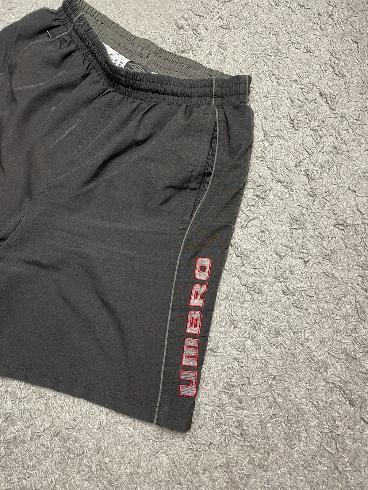 Umbro Vintage Umbro Shorts Size M Size US 32 / EU 48 - 4 Thumbnail