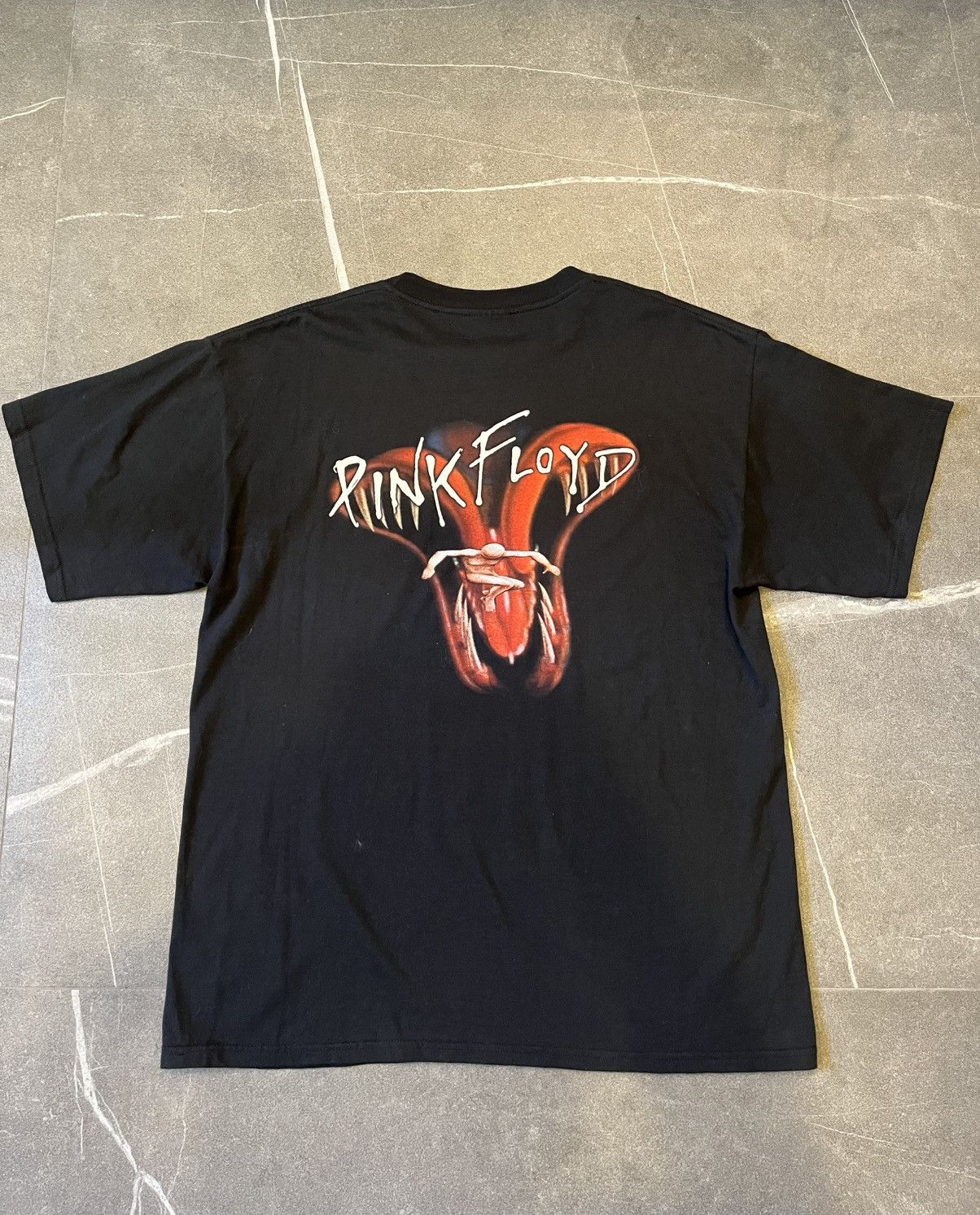 Vintage Vintage Pink Floyd "The Wall" T-Shirt Size US XL / EU 56 / 4 - 3 Thumbnail