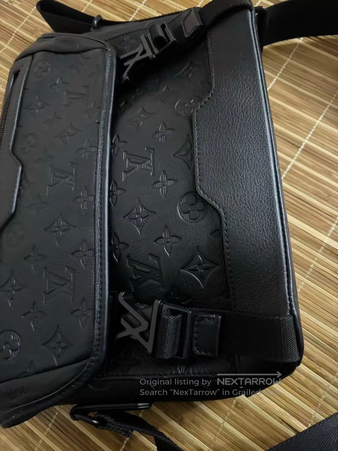 Louis Vuitton Louis Vuitton Black Tone-on-Tone Pattern Messenger Bag| Size ONE SIZE - 3 Thumbnail