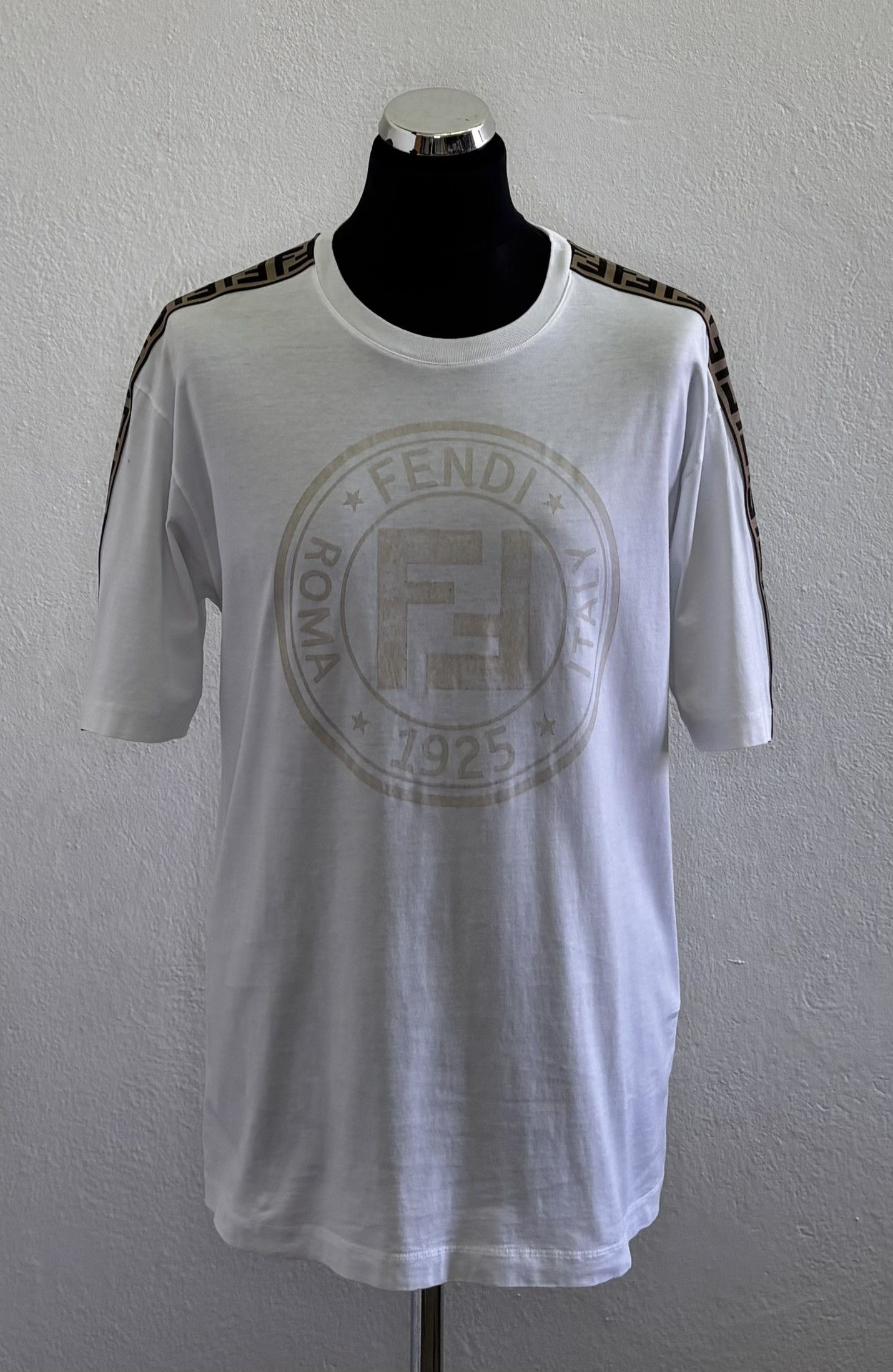 Fendi T-shirt Fendi Monogram Medium Size US M / EU 48-50 / 2 - 1 Thumbnail