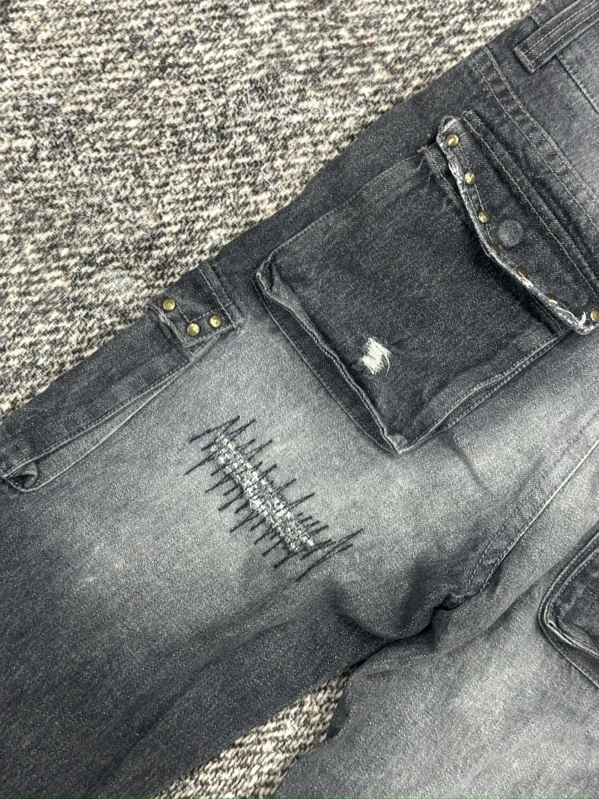If Six Was Nine × Japanese Brand × Le Grande Bleu (L.G.B.) Zero Sail Distressed Zig Zag Black Wash denim Size US 34 / EU 50 - 14 Thumbnail