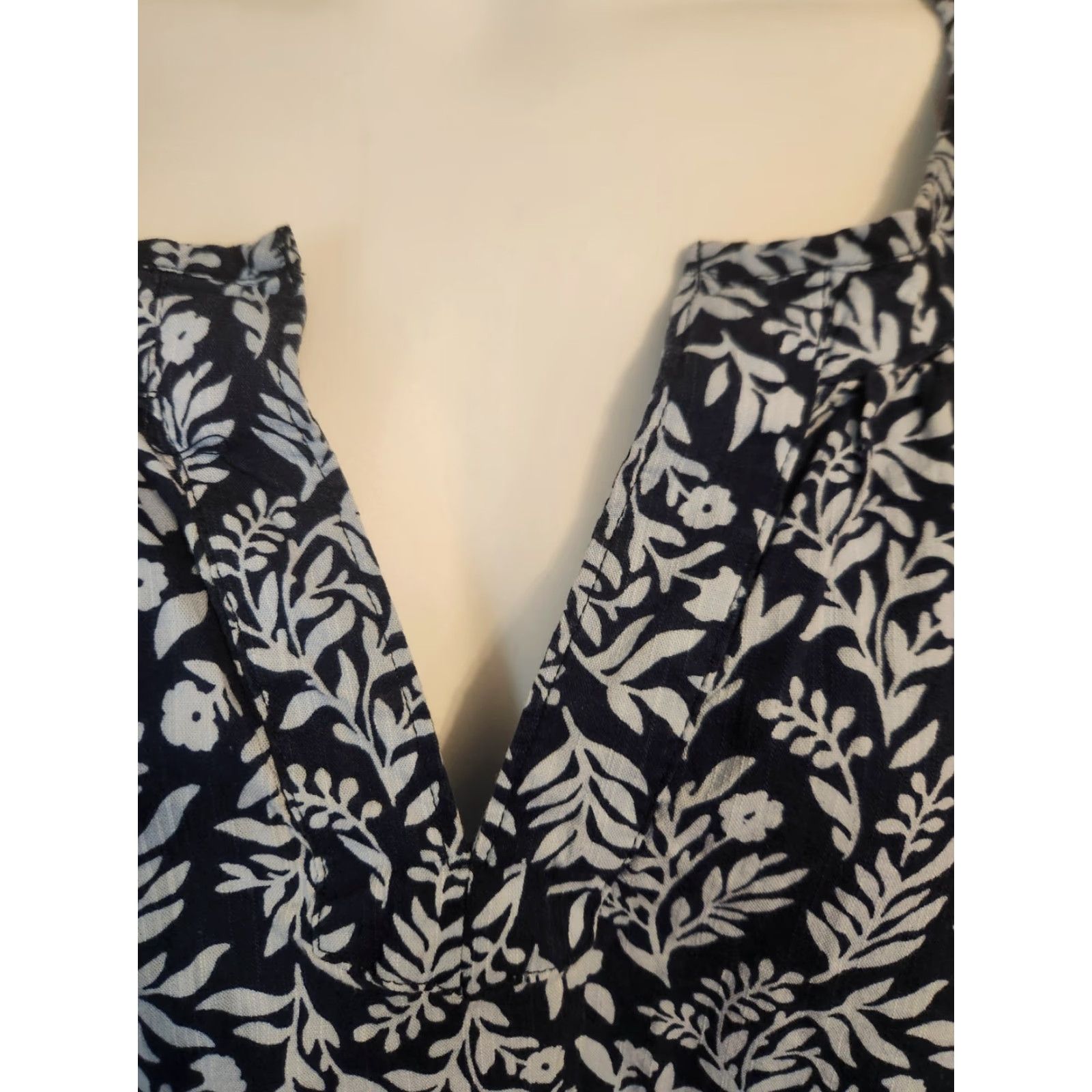 Vintage St. John's Bay Navy Blue Floral Print Short Sleeve Top Shirt 5X Plus Boho Blouse, Casual, Travel, Party/Cocktail, Womens Size XXL / US 16-18 / IT 52-54 - 2 Thumbnail