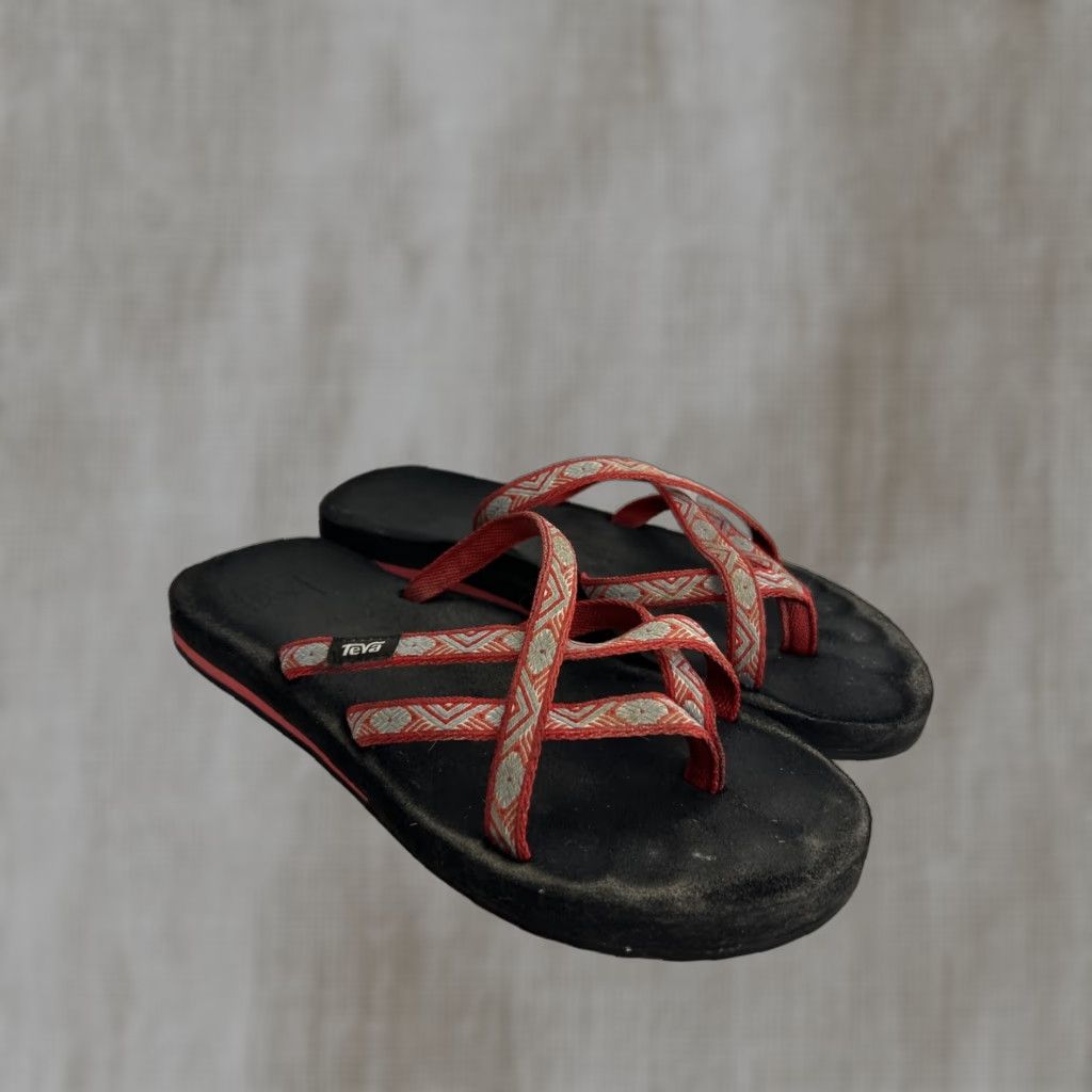 Teva Teva Olowahu Isla Red Sandal Women's Slip On Thong Geometric Cushioned Toe Strap 9m Bristol 84 Size US 7 / IT 37 - 1 Thumbnail