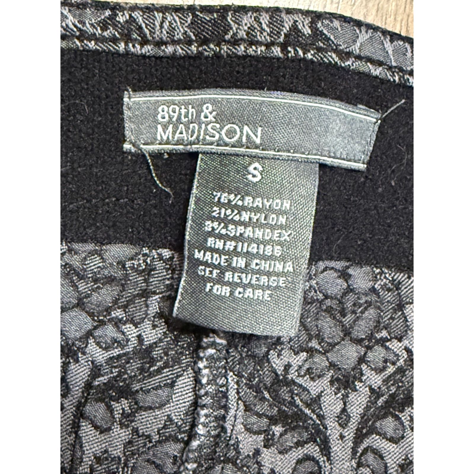 Vintage 89th & Madison Pants Women XS Small Grey Black Floral Pull On 38" Length Regular Rise Ankle Casual Pants Women Midsize Regular Fit Size 28" / US 6 / IT 42 - 4 Thumbnail