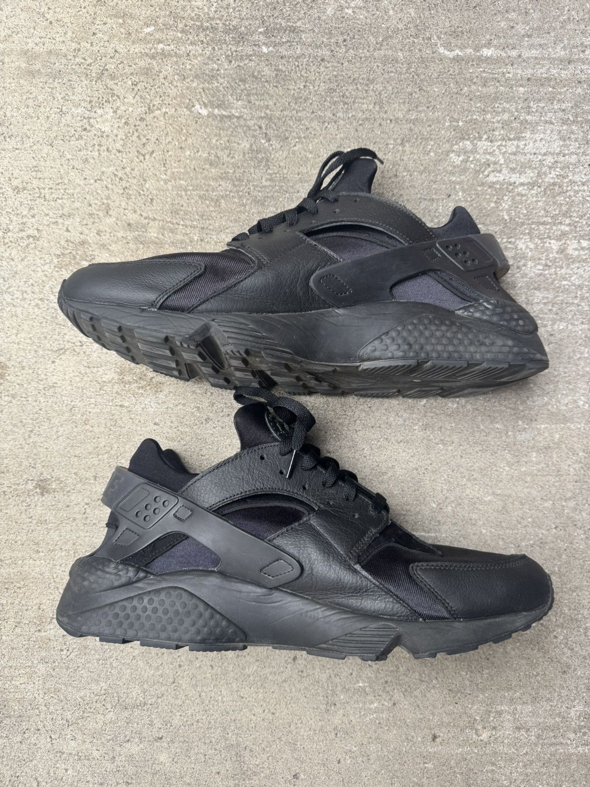 Nike NIKE AIR HUARACHE TRIPLE BLACK SIZE 15 Size US 15 / EU 48 - 2 Thumbnail