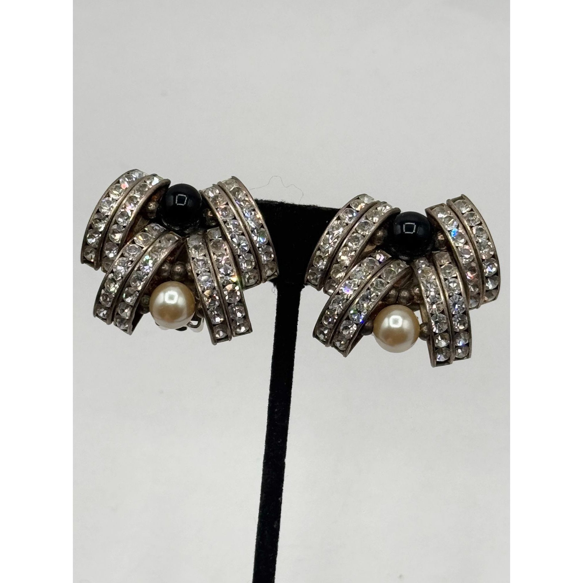 Vintage Vintage Channel Set Rhinestone Glass Pearl Clip On Estate Ea Size ONE SIZE - 2 Thumbnail