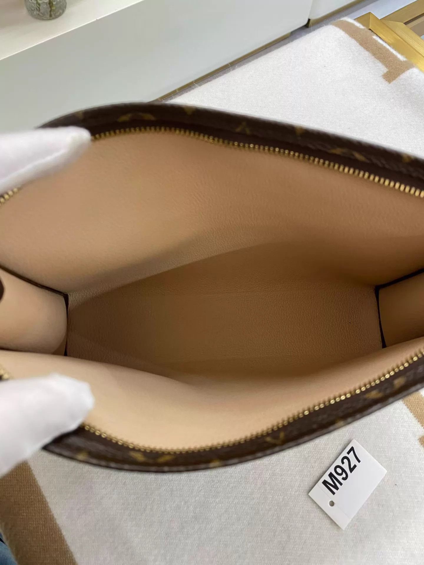 Louis Vuitton LV Monogram 26 Clutches Pouch 16M927 GC 25x20x5.5 Size ONE SIZE - 8 Thumbnail