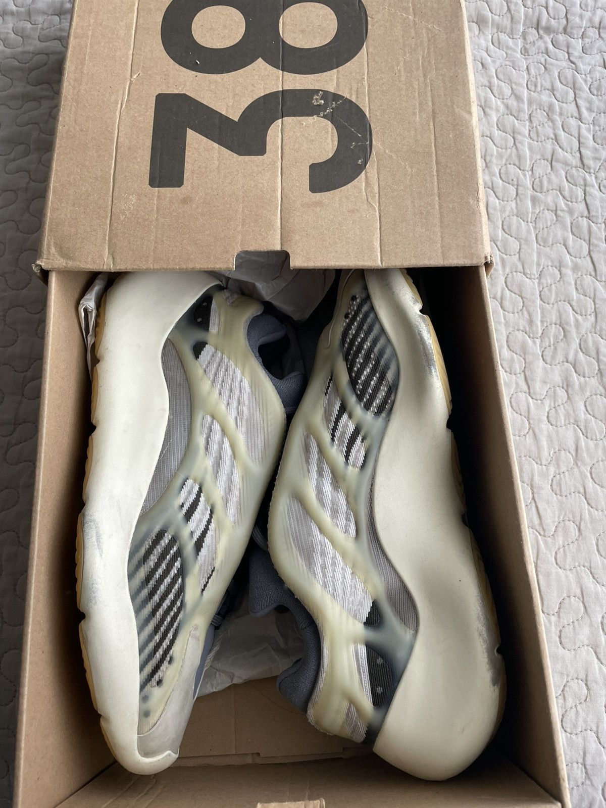 Yeezy Yeezy 700 v3 "Faded salt" Size US 10 / EU 43 - 5 Thumbnail