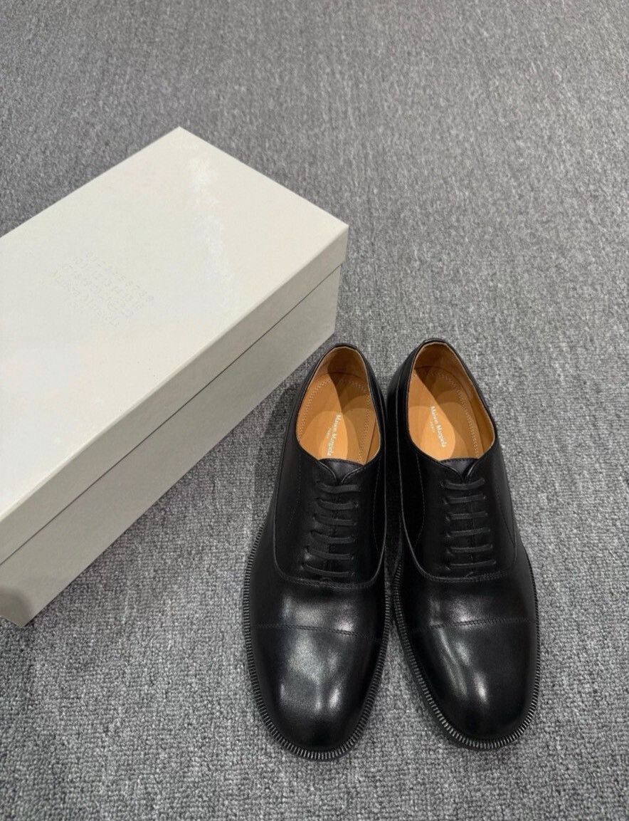 Maison Margiela Maison Margiela Low-Top Leather Shoes Size US 7 / EU 40 - 1 Thumbnail