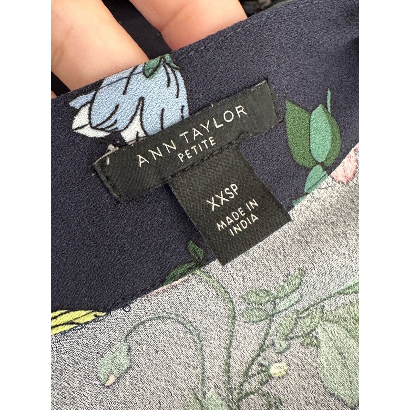 Ann Taylor Ann Taylor floral short sleeves wrap blouse size XXSP Size XXS / US 00 / IT 34 - 4 Thumbnail
