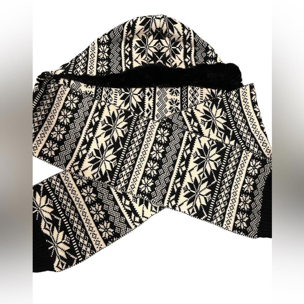 Designer Muk Luks Cozy Black and White Winter Hat and Scarf Set Size ONE SIZE - 1 Preview