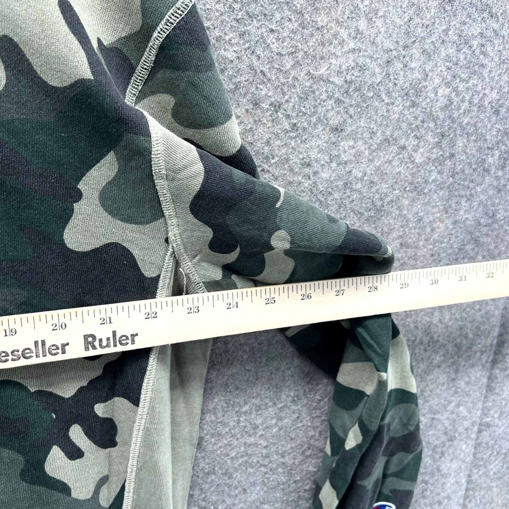 Champion VINTAGE Champion Sweatshirt Mens Large Green Camouflage Fleece Pullover Crewneck Size US L / EU 52-54 / 3 - 3 Thumbnail