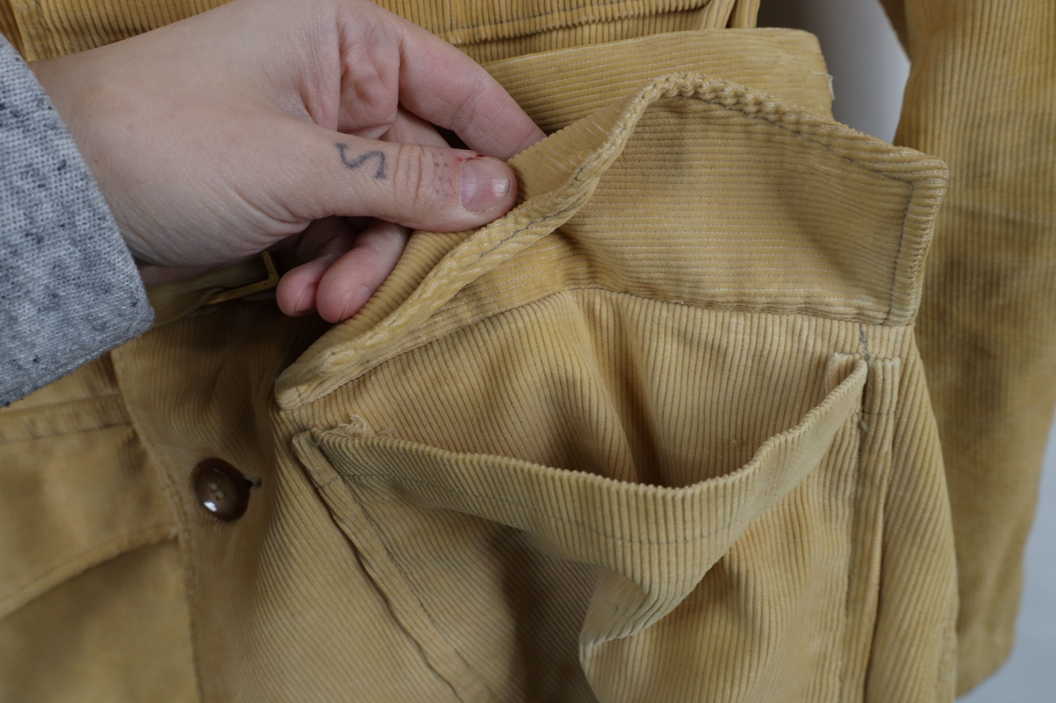 Vintage Vintage 70s Streetwear Belted Corduroy Trench Coat Jacket Size US S / EU 44-46 / 1 - 9 Thumbnail