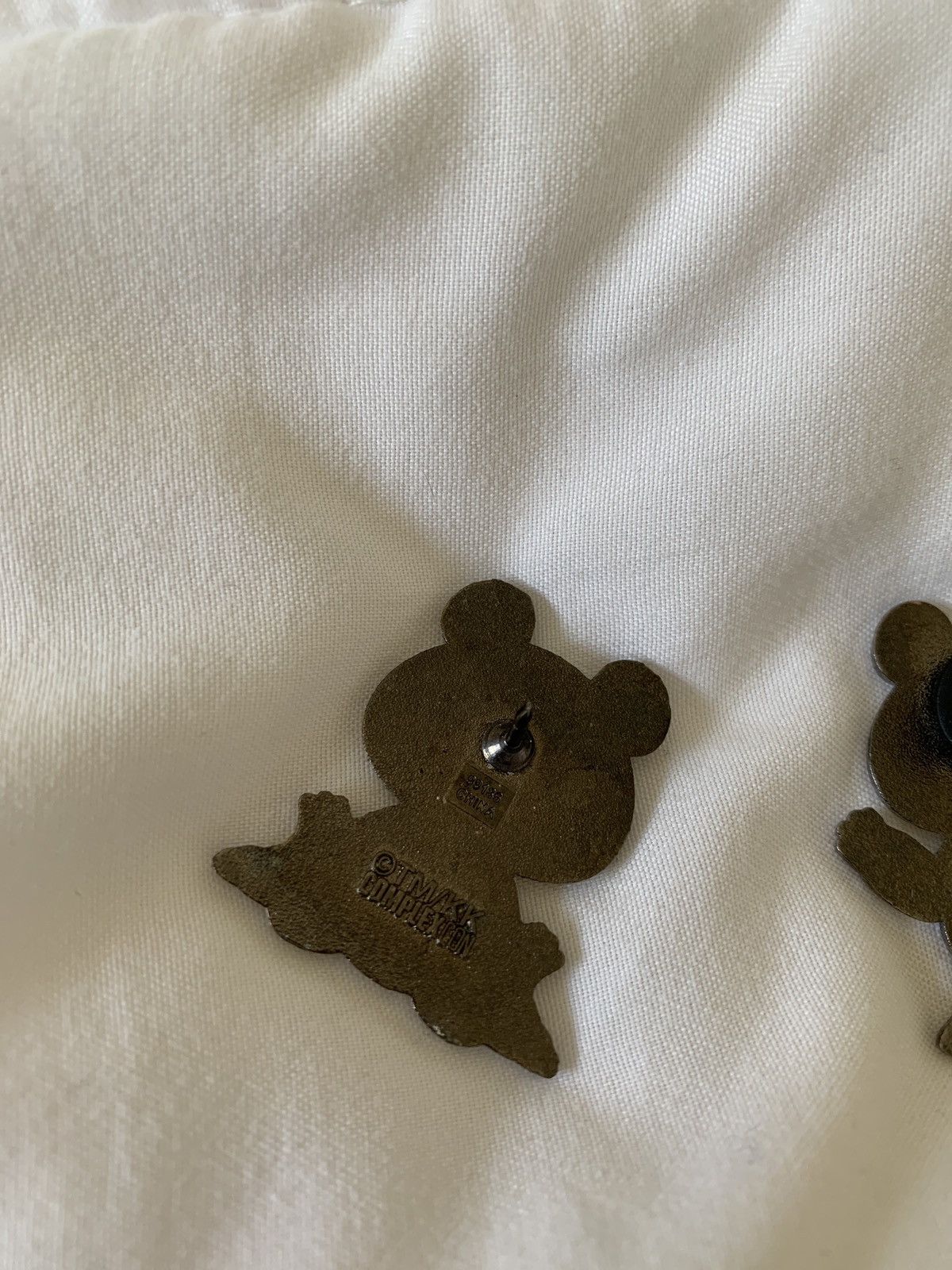 Complex × Takashi Murakami LOT OF 2 MURAKAMI x COMPLEXCON PINS Size ONE SIZE - 2 Thumbnail