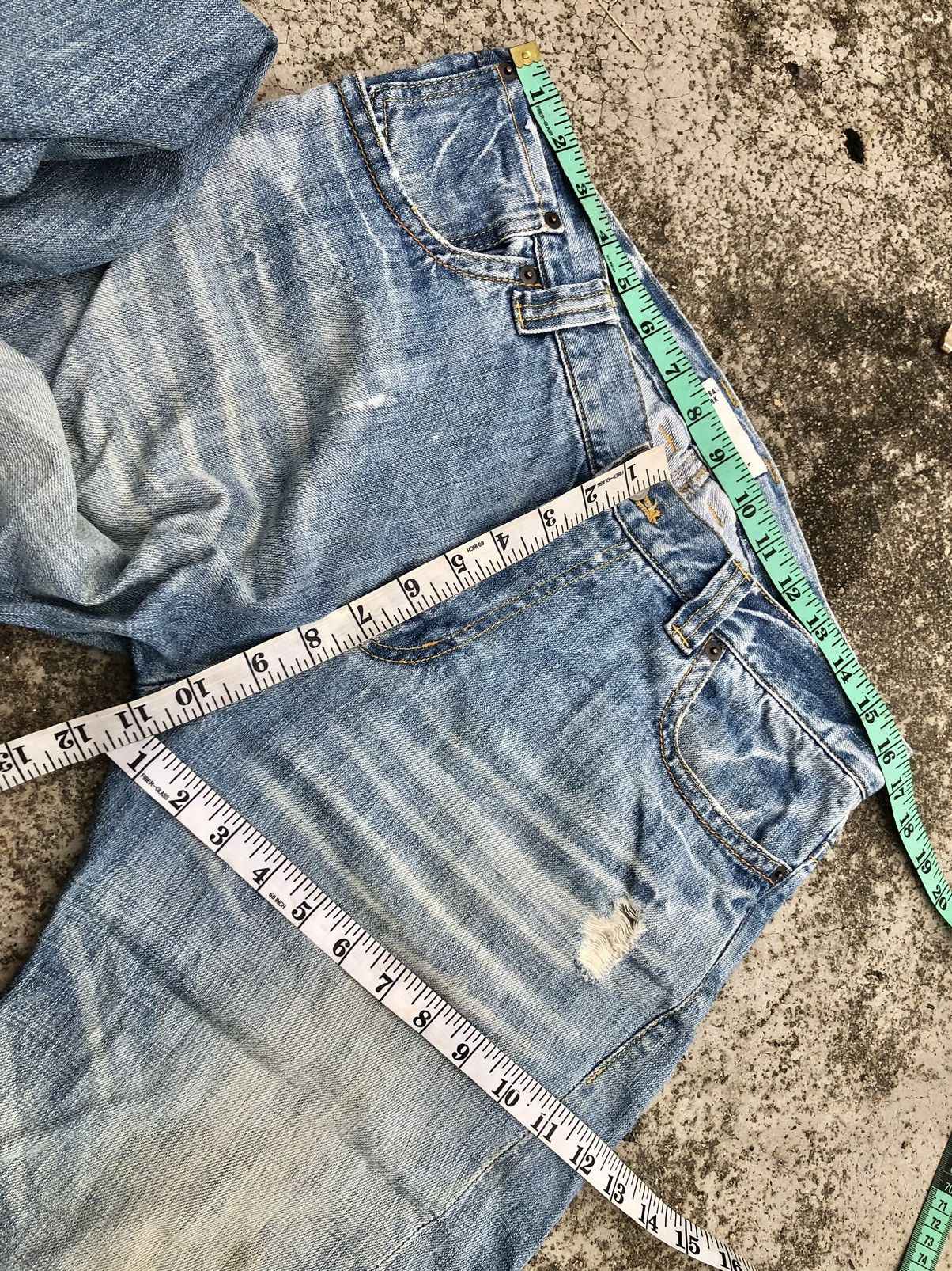 Global Work TWIST BUCKLE BACK DISTRESSED DENIM Size US 33 - 9 Thumbnail