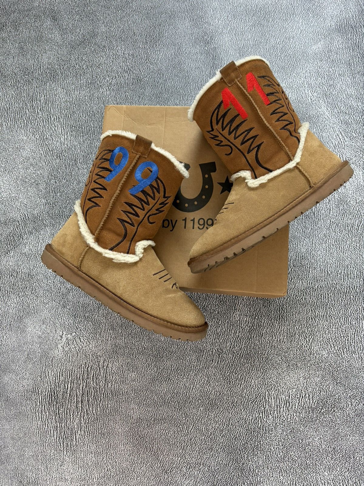 1199 1199 Bazo Og 2024 Uggs Chestnut V1 Size US 11 / EU 44 - 10 Thumbnail