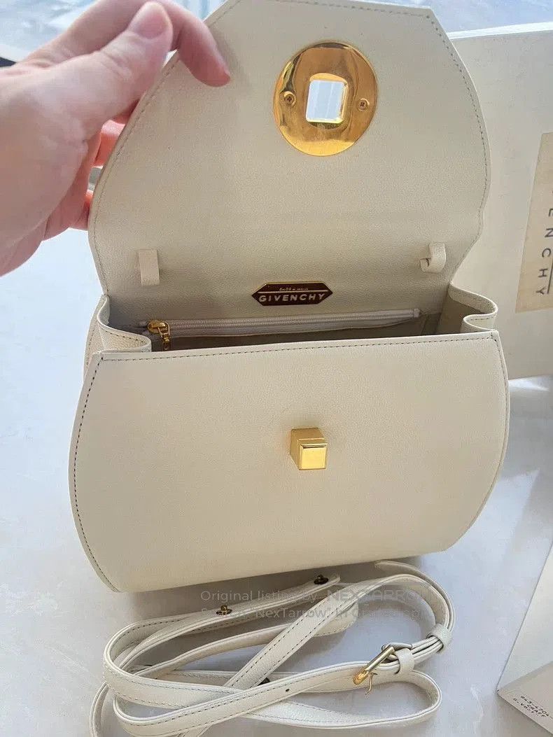 Givenchy Givenchy White Leather Handbag. Size ONE SIZE - 6 Thumbnail