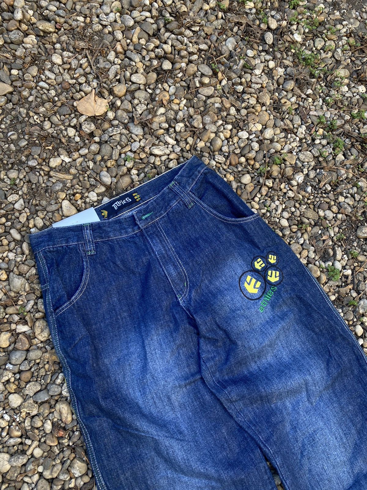Etnies Vintage Etnies Skull Embroidered Logo Baggy Jeans Size US 33 - 8 Thumbnail