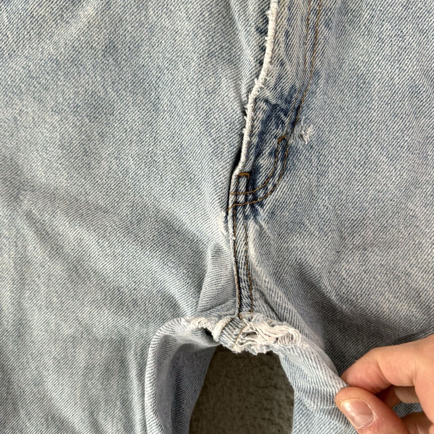 Levi's Vintage Levi's 512 Jeans Womens 7 Slim Fit 25x30 Tapered Leg 90s Light Wash USA Size 28" / US 6 / IT 42 - 4 Thumbnail
