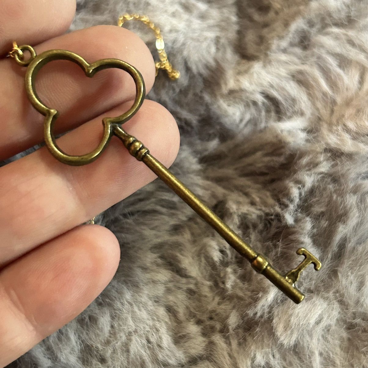 Vintage Vintage brass skeleton key on chain necklace Size ONE SIZE - 6 Thumbnail