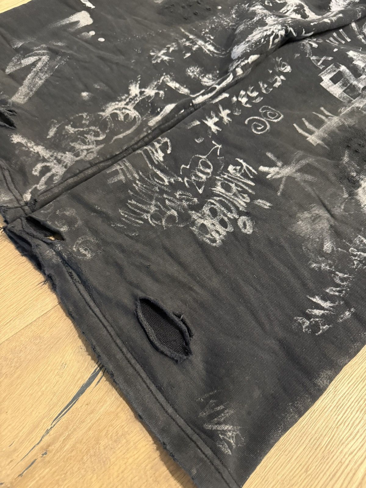 Balenciaga Balenciaga Black Skater Graffiti Sweatpants Size US 32 / EU 48 - 13 Thumbnail
