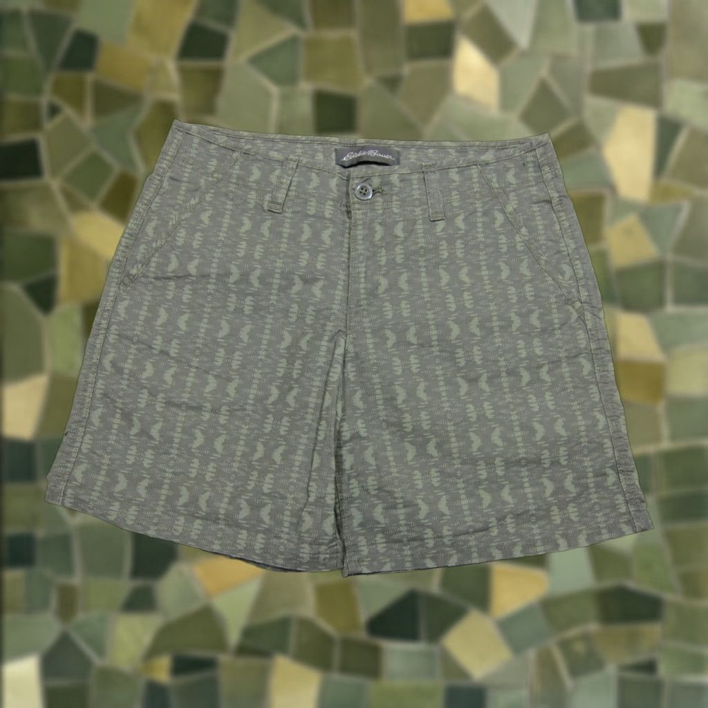 Eddie Bauer Eddie Bauer Cotton Green Batik Print Flat Front Pocket Chino Shorts Women Size 2 Size 30" / US 8 / IT 44 - 1 Thumbnail