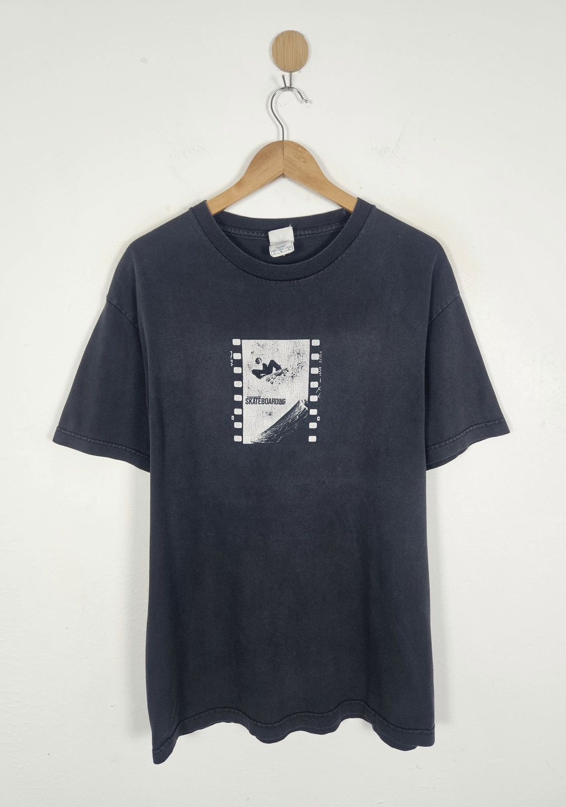 Vintage Vintage 90s Mark GONZALES Transworld Skateboarding Skate tee Size US L / EU 52-54 / 3 - 1 Thumbnail