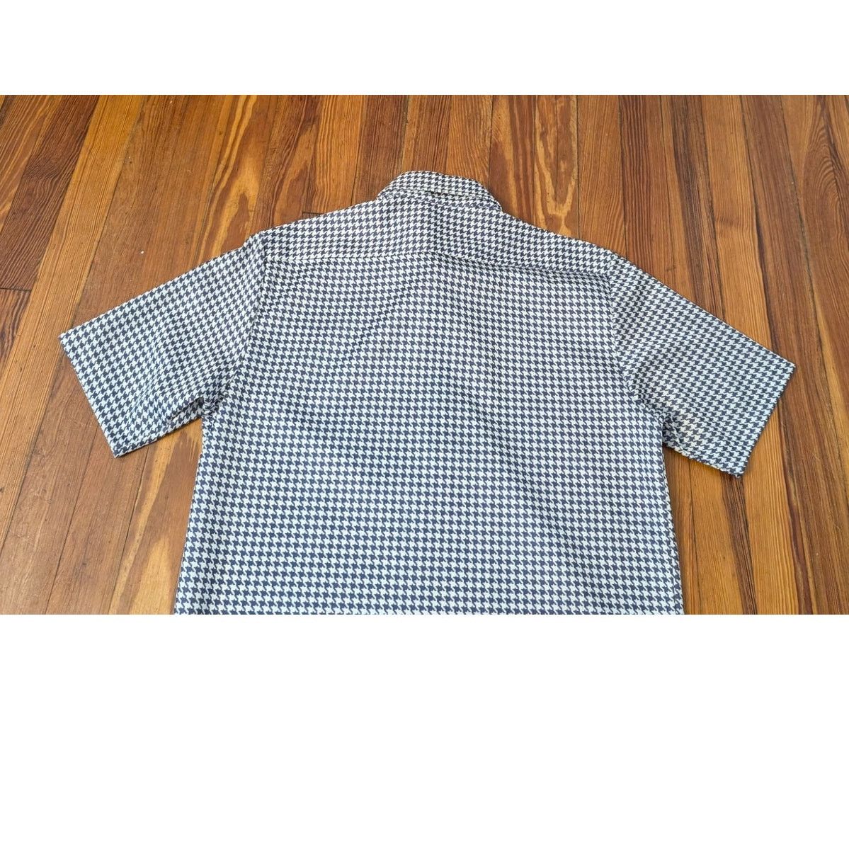 Izod IZOD Blue Mens Houndstooth 80s Golf Polo in good condition. Size US L / EU 52-54 / 3 - 4 Thumbnail