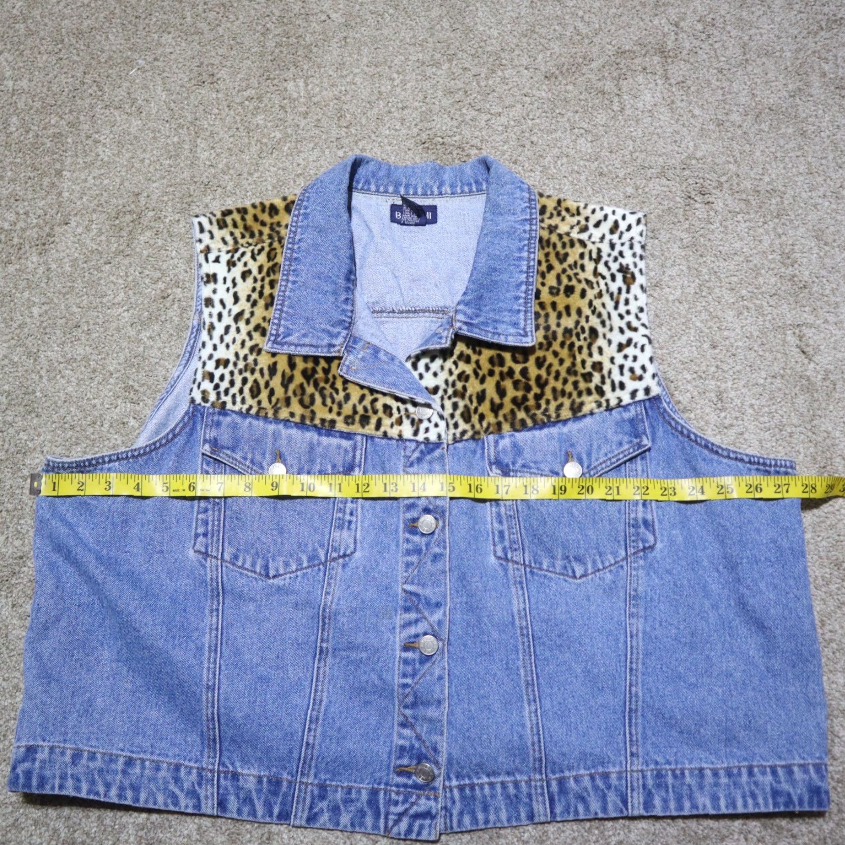 Vintage BACCINI Denim Vest Adult Women Size 26 Blue Pockets Casual 90s Theme Womens vest -Size 26- Blue, Cotton Blend, Sleeveless, Short Jacket Size 4XL / US 24-26 - 6 Thumbnail