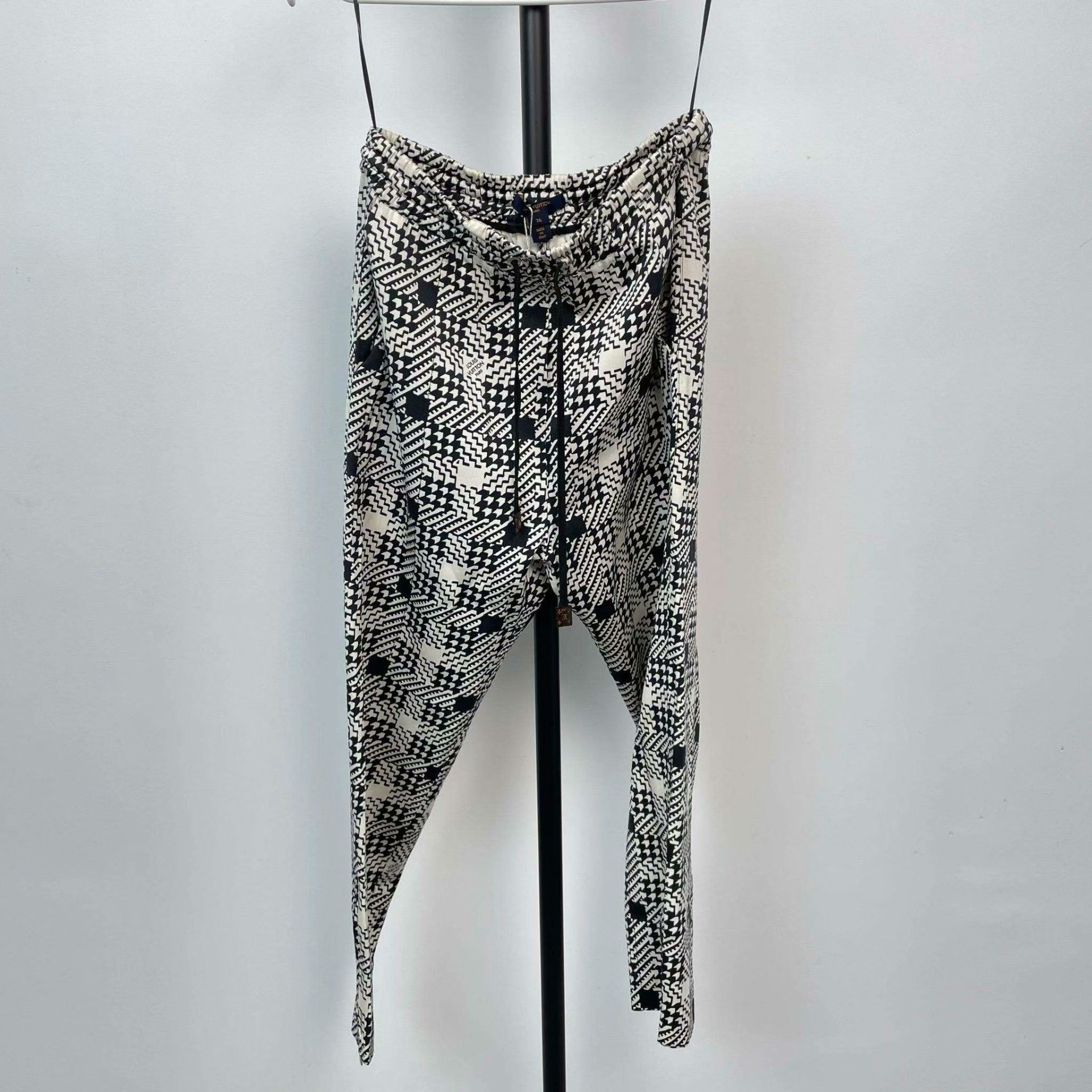 Louis Vuitton Louis Vuitton Plaid Black Pants 36 Women Size 36" / US 14 / IT 50 - 1 Thumbnail