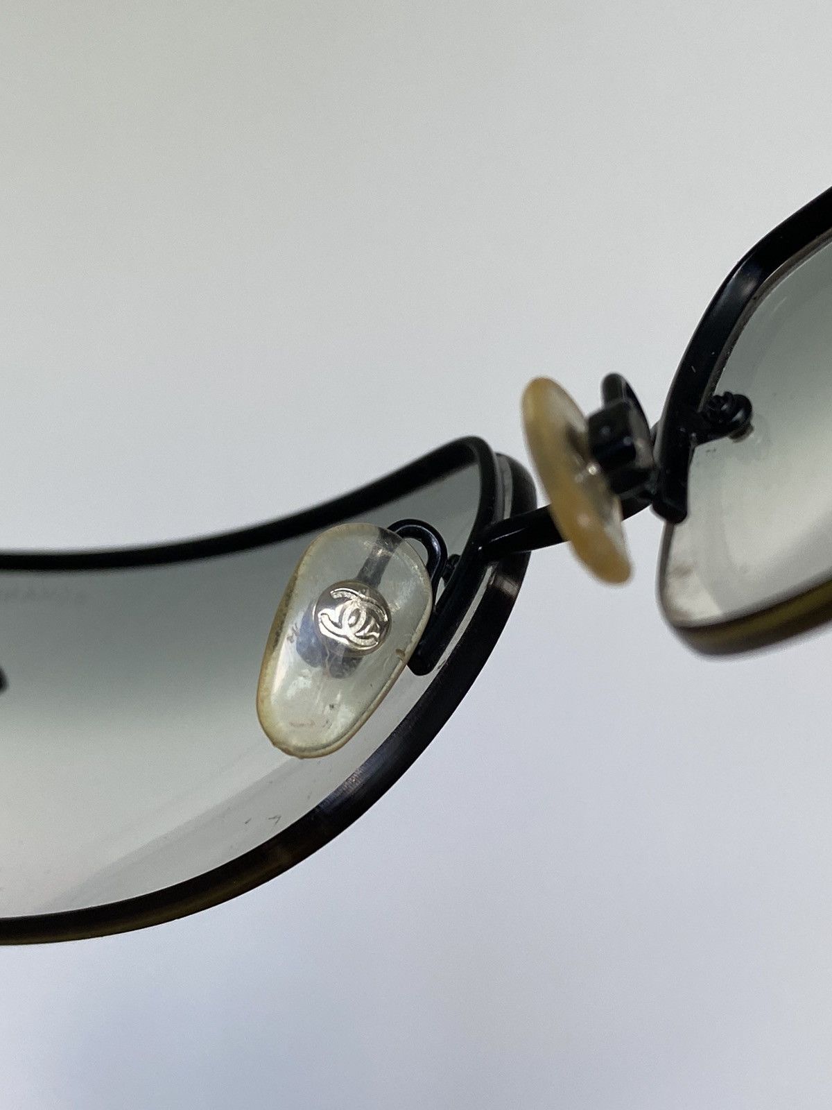 Chanel × Vintage Chanel CC 4104-B sunglasses rhinestones black rimless Size ONE SIZE - 9 Thumbnail
