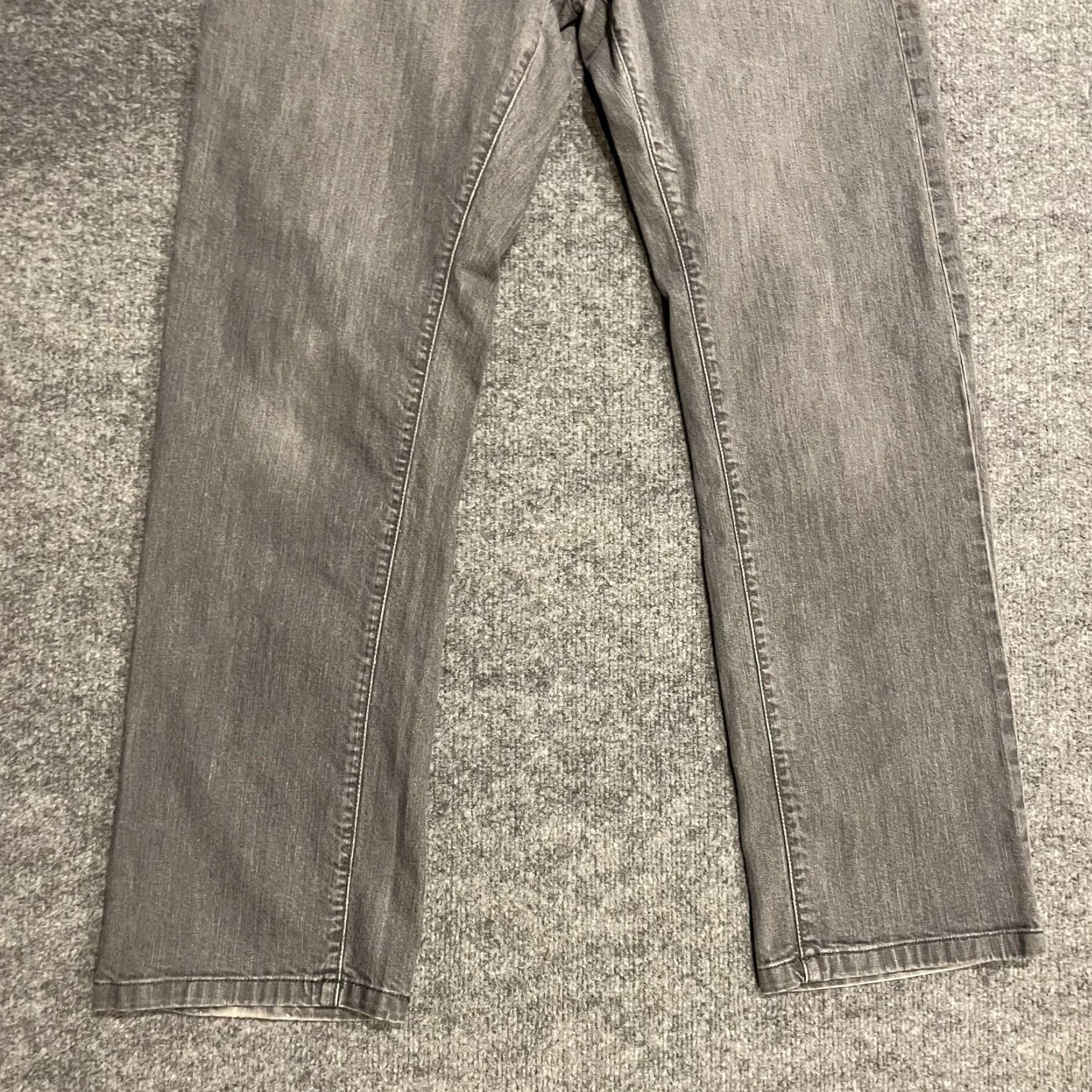 Patagonia Patagonia Iron Clad Denim Jeans Mens 34x32 Gray Straight Button Fly Organic Cotton Blend 98% Organic Cotton 2% Spandex Charcoal Wash Size US 34 / EU 50 - 5 Thumbnail